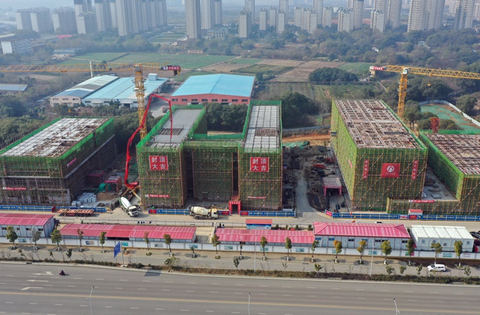 南昌縣人才公共實訓基地項目教學樓主體結(jié)構(gòu)封頂691.jpg