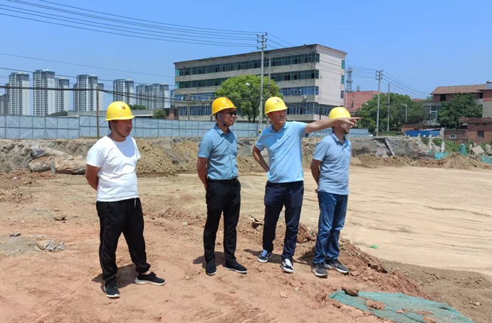 黎德義到廣州路東延工程、昌東三路道路建設工程開展安全質(zhì)量檢查