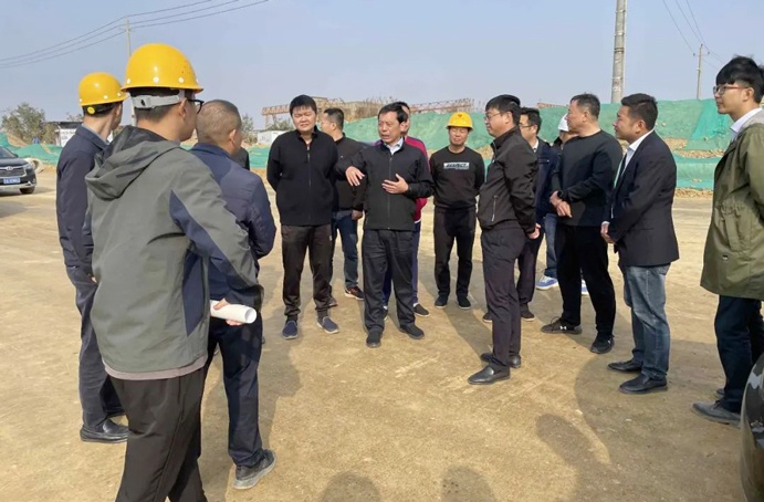 市政公用集團(tuán)萬義輝深入朱橋東路綜合管廊及基礎(chǔ)設(shè)施建設(shè)工程、昌東三路道路建設(shè)工程檢查指導(dǎo)