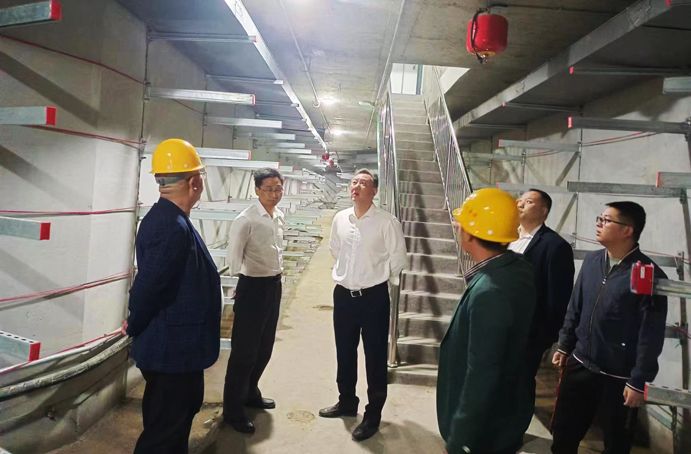 徐旭前往南昌縣河洲路項目、小藍(lán)大道快速化項目調(diào)研