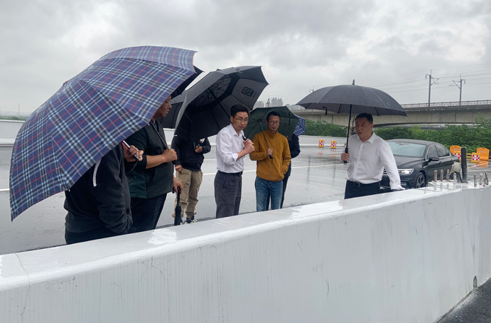 徐旭前往南昌縣河洲路項目、小藍(lán)大道快速化項目調(diào)研pg